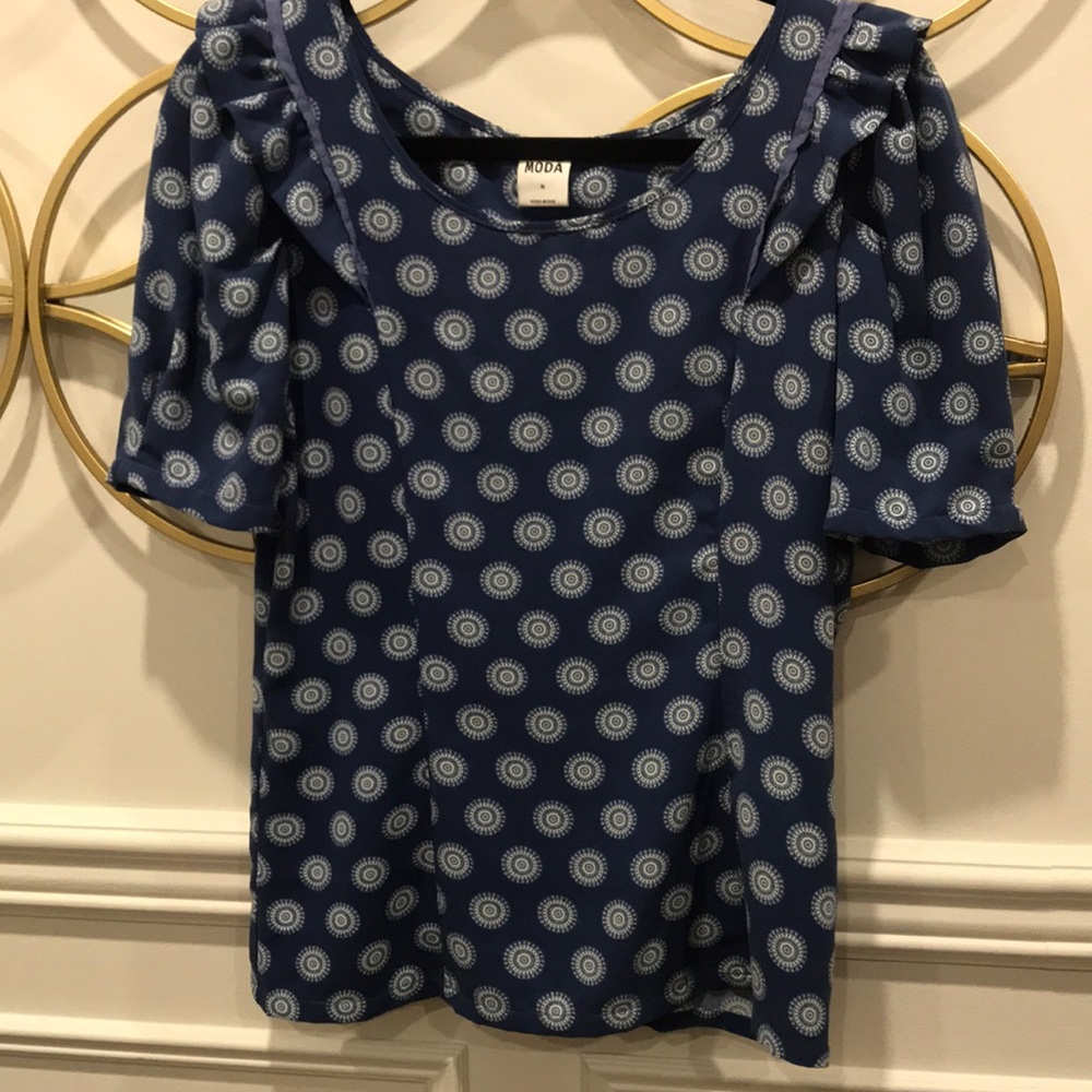 VERO MODA ladies Stylish Top with puffy sleeves. Size Medium, blue in colour
